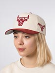 Бейсболка MITCHELL NESS арт. HP16223-CBUOFWH Chicago Bulls NBA (кремовый / красный)